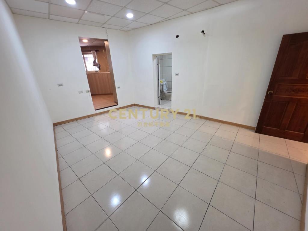 桃園站前民生路大面寬三角窗整新透天