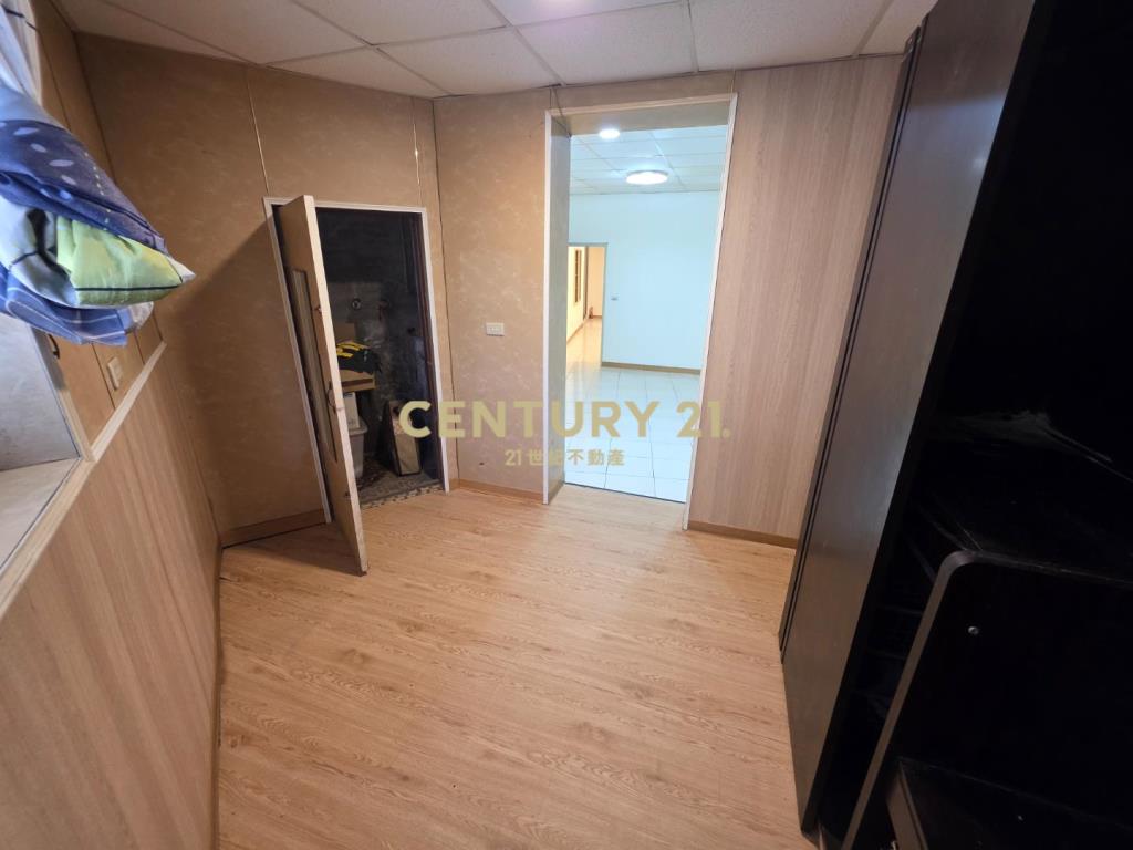 桃園站前民生路大面寬三角窗整新透天