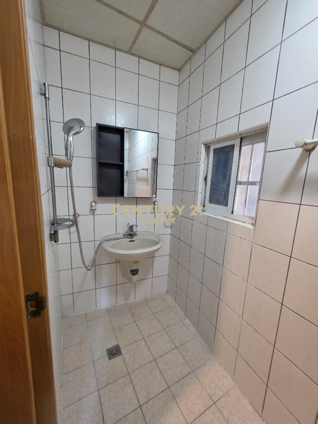 桃園站前民生路大面寬三角窗整新透天