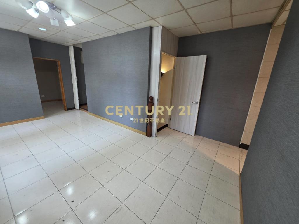 桃園站前民生路大面寬三角窗整新透天