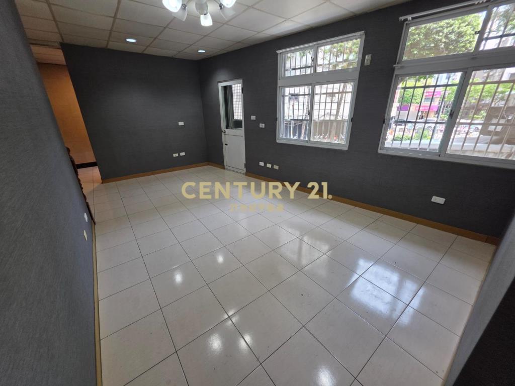 桃園站前民生路大面寬三角窗整新透天