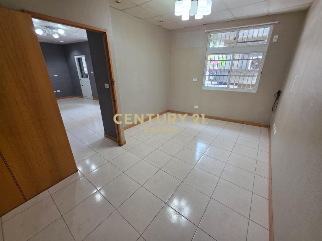 桃園站前民生路大面寬三角窗整新透天