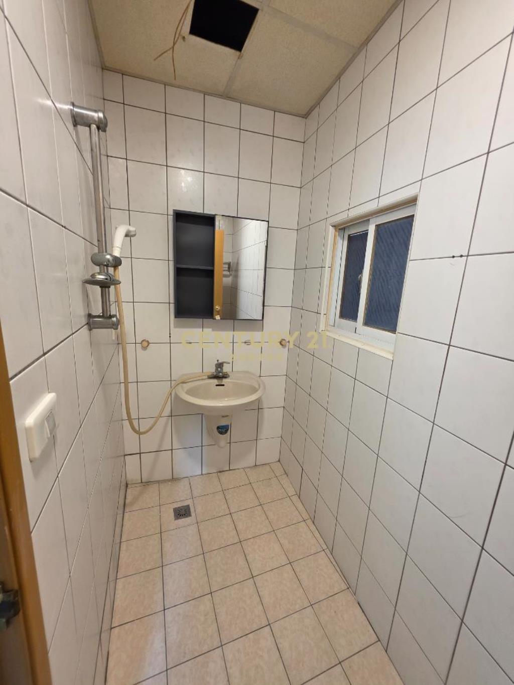 桃園站前民生路大面寬三角窗整新透天