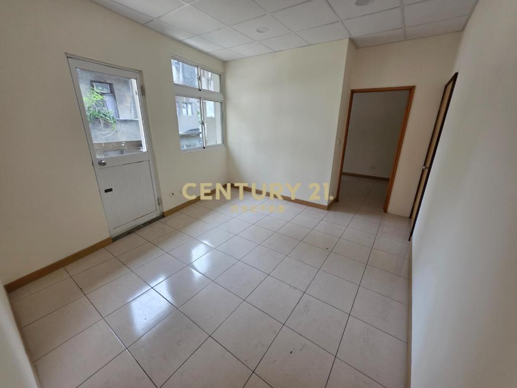 桃園站前民生路大面寬三角窗整新透天