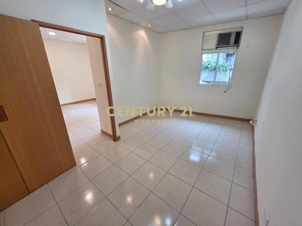 桃園站前民生路大面寬三角窗整新透天