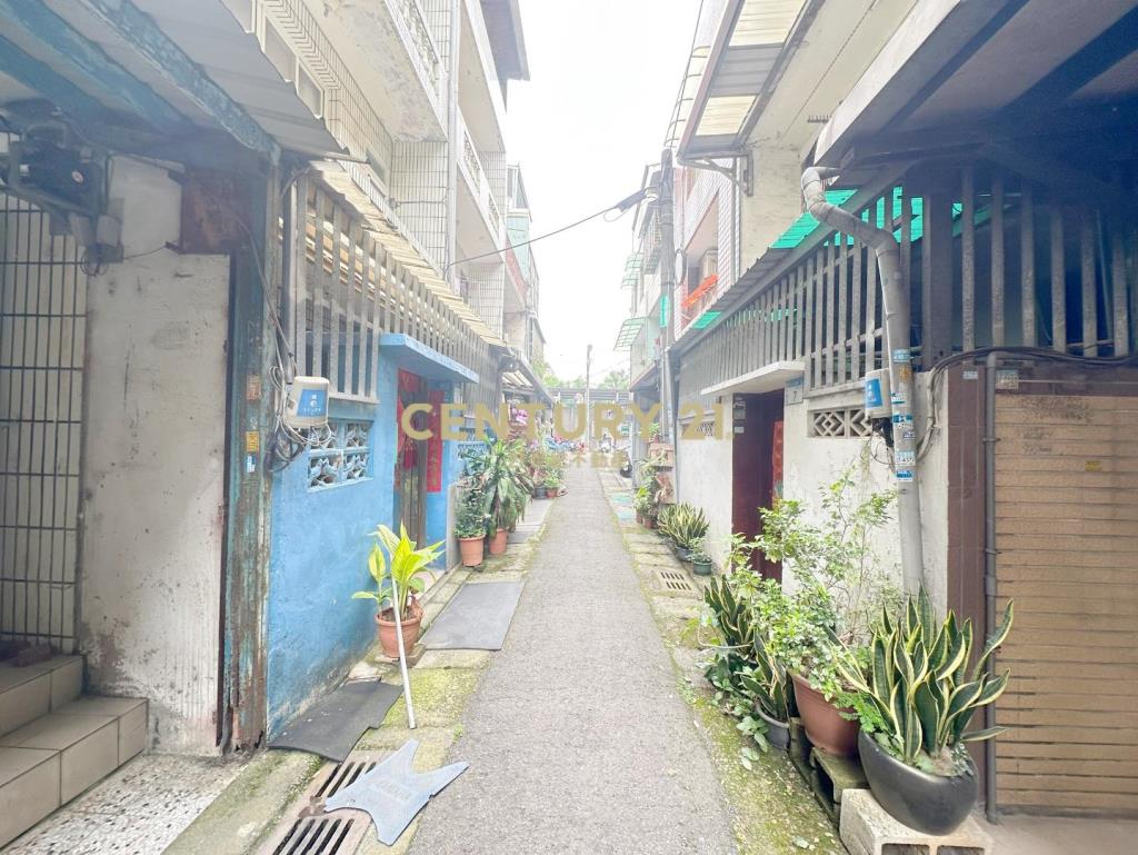 過嶺中平國小｜民族商圈低總價成家4房透天