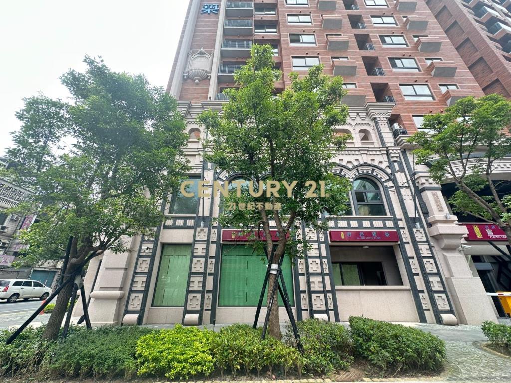 租-君邑富永｜全新三角窗雙層臨路店面