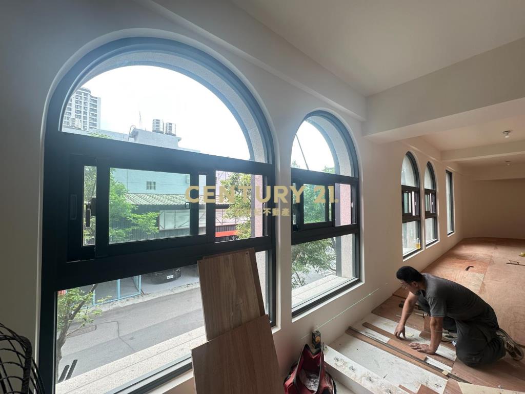 租-君邑富永｜全新三角窗雙層臨路店面