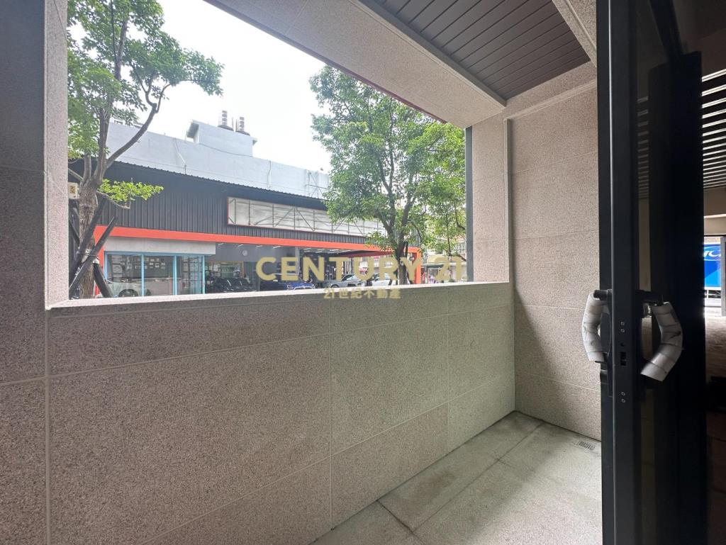 租-君邑富永｜全新三角窗雙層臨路店面