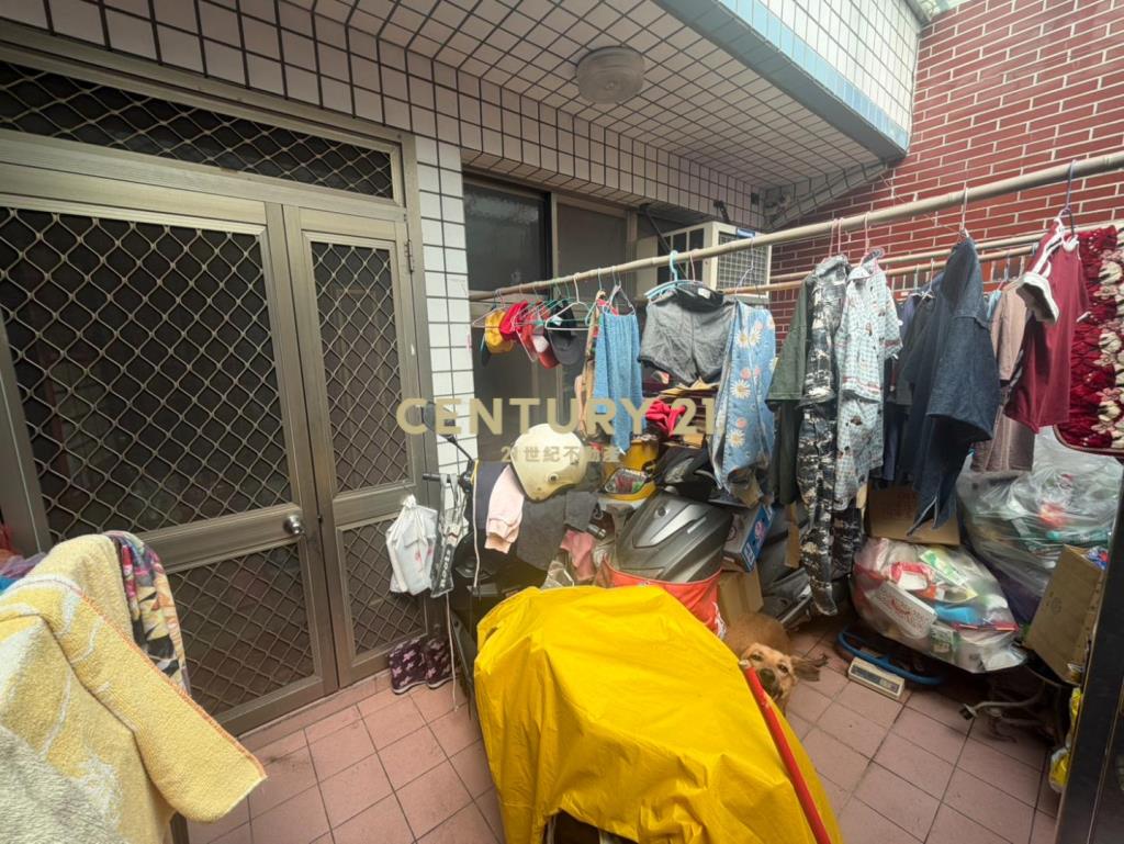 忠貞市場龍岡國小｜活巷前院稀有美4房透天