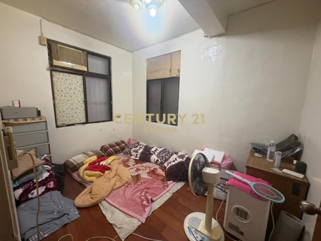 忠貞市場龍岡國小｜活巷前院稀有美4房透天
