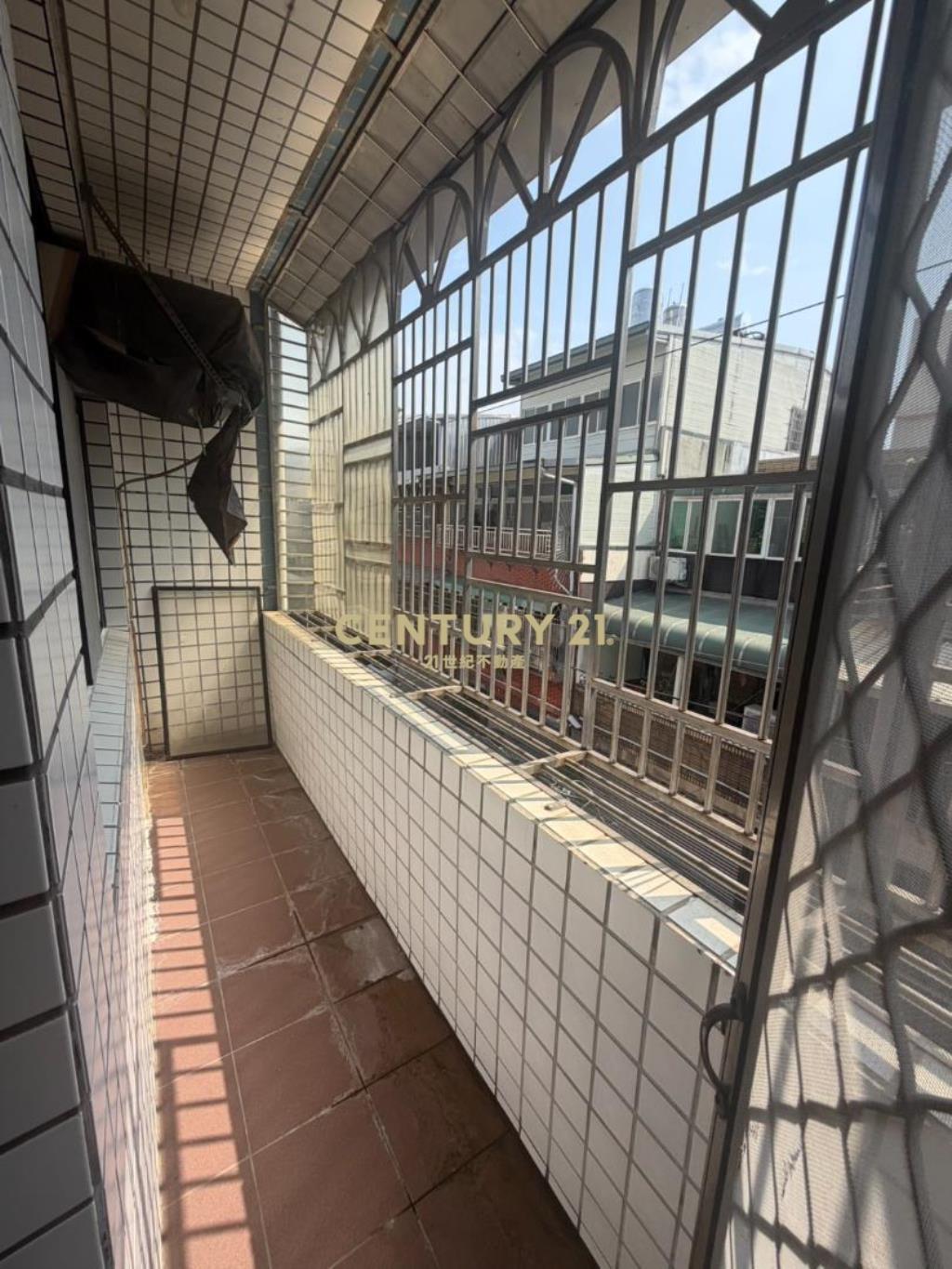 忠貞市場龍岡國小｜活巷前院稀有美4房透天