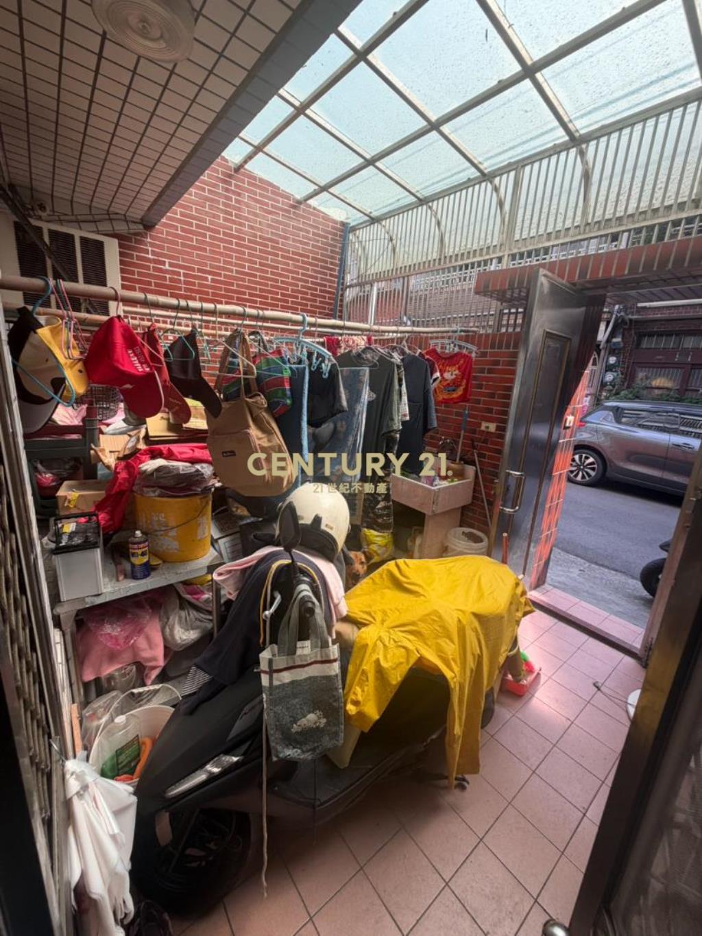忠貞市場龍岡國小｜活巷前院稀有美4房透天