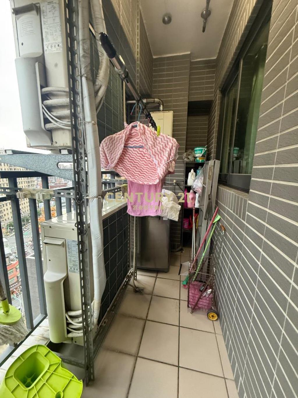 興仁夜市前和毅品森活三房車