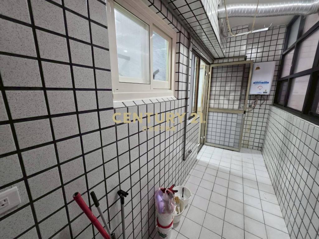 羅丹三期桃林鐵馬道邊間雙衛浴開窗裝潢3房