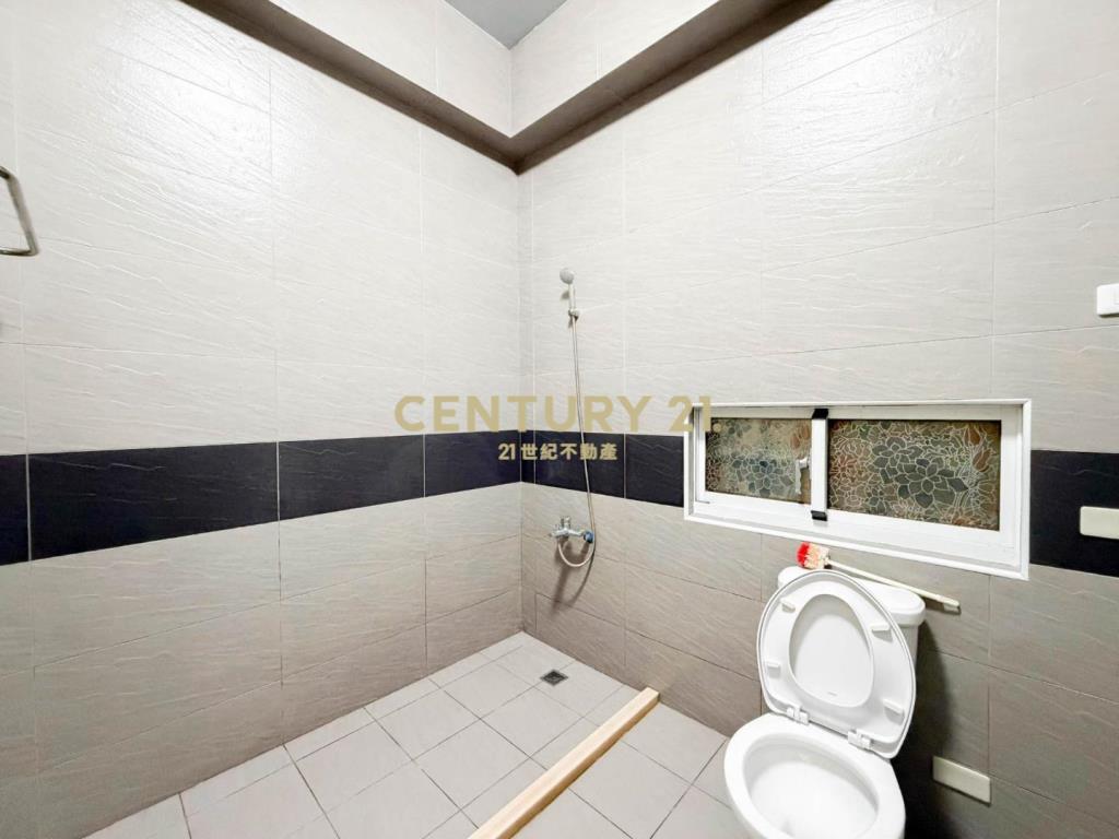 近大溪交流道麥當勞｜社區前院停車美墅