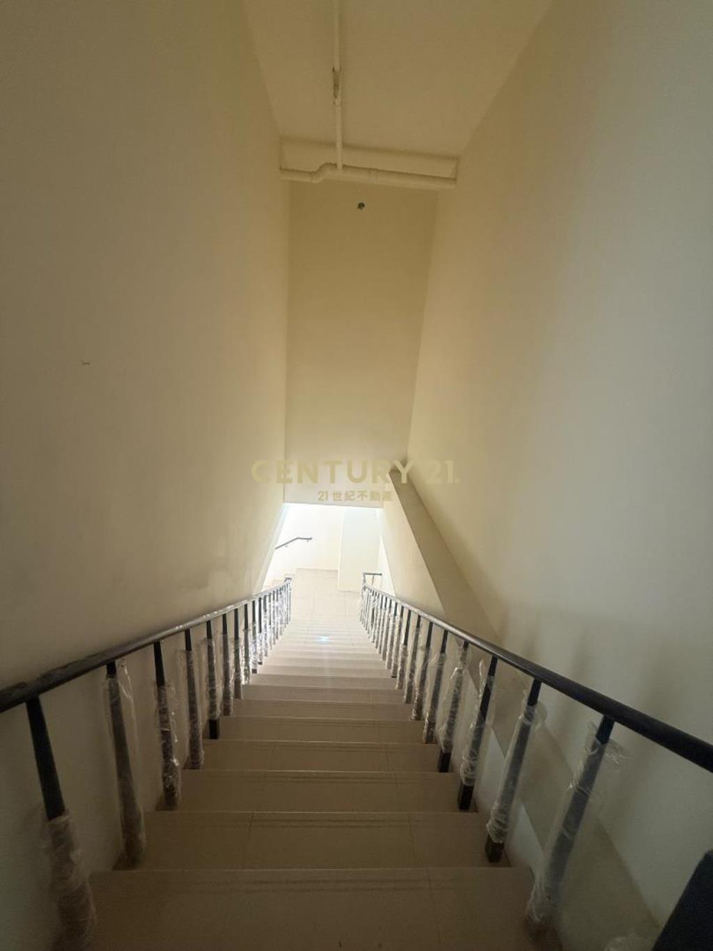 百俊無雙挑高大坪數店面