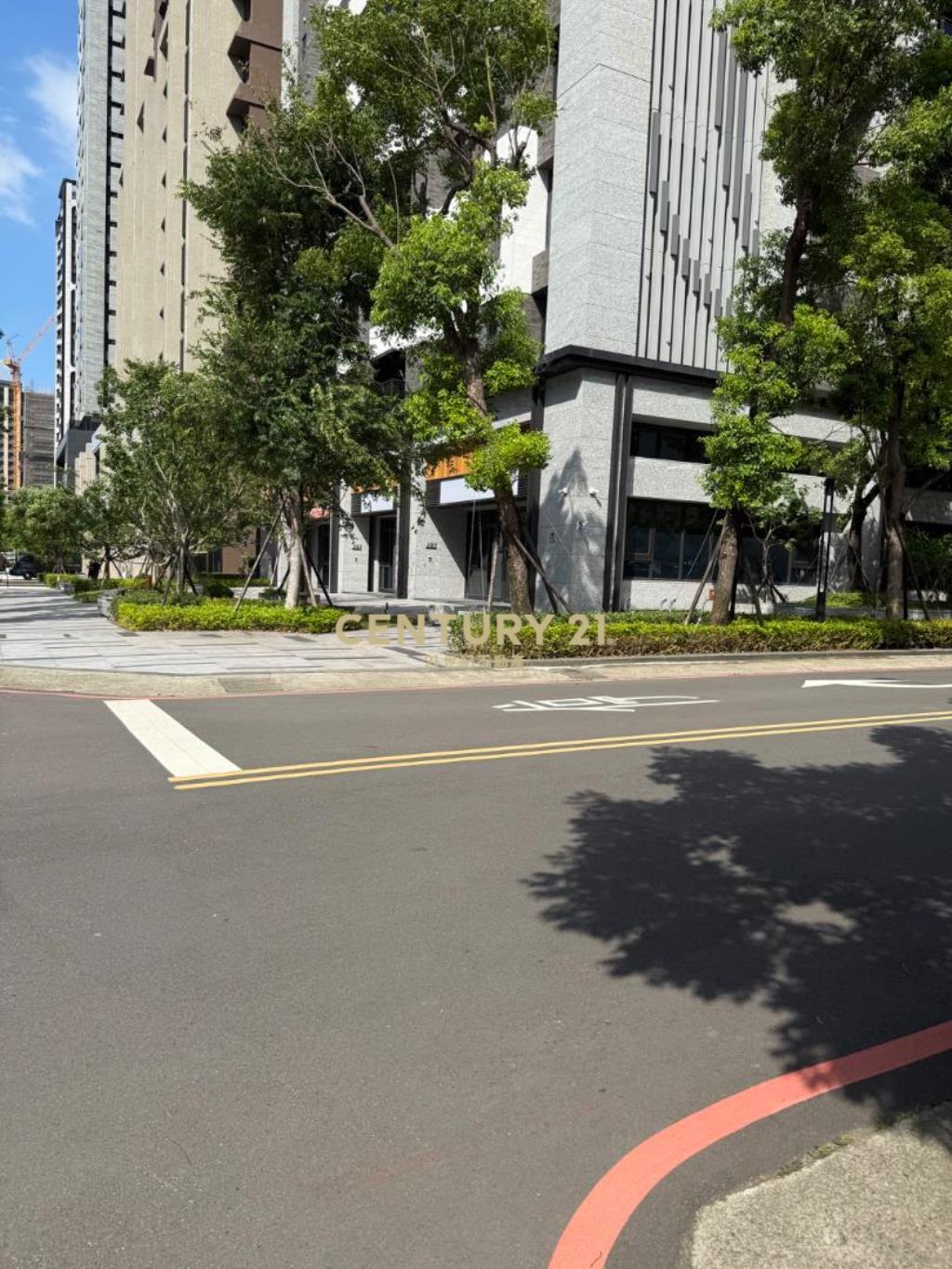 百俊無雙挑高大坪數店面