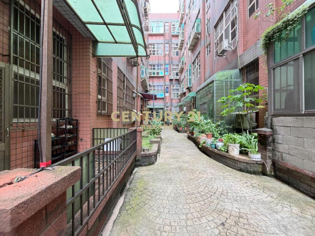 蘆竹區海湖國小｜社區華廈大坪數挑高6房車