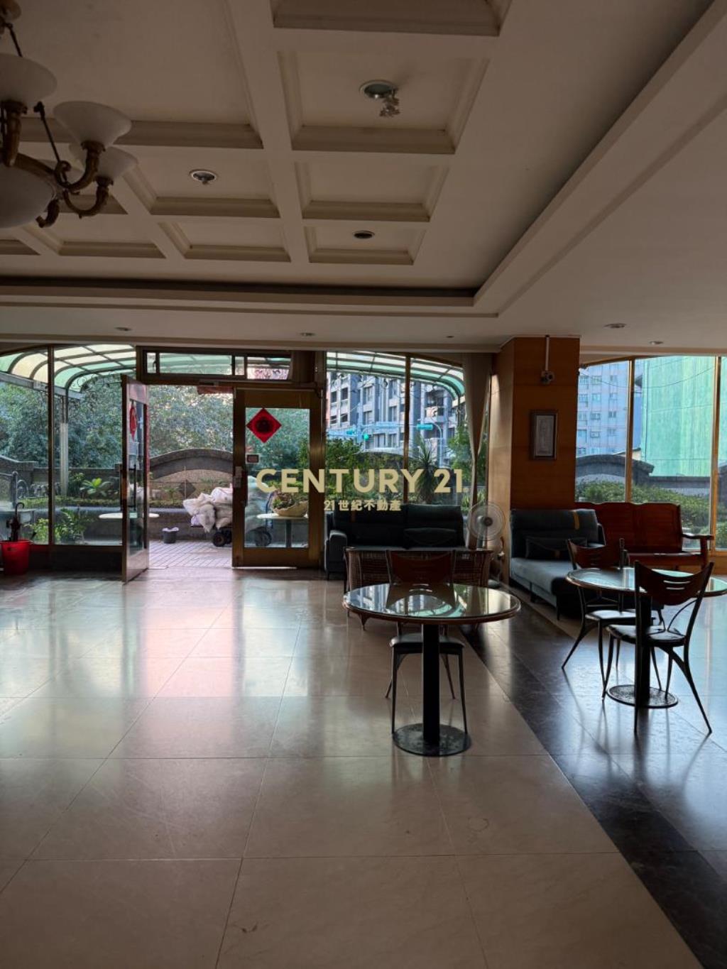 縣府LV邊間1+1套房車