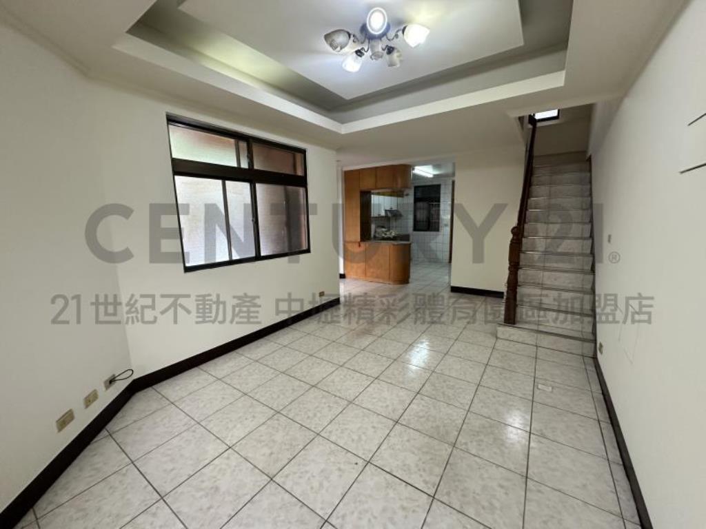 [精彩]龍潭科學園區梅花莊邊間別墅