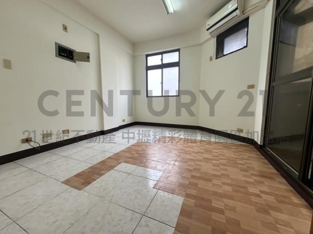 [精彩]龍潭科學園區梅花莊邊間別墅