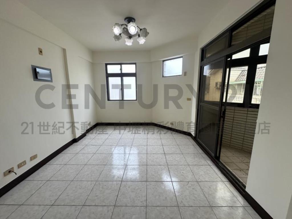 [精彩]龍潭科學園區梅花莊邊間別墅