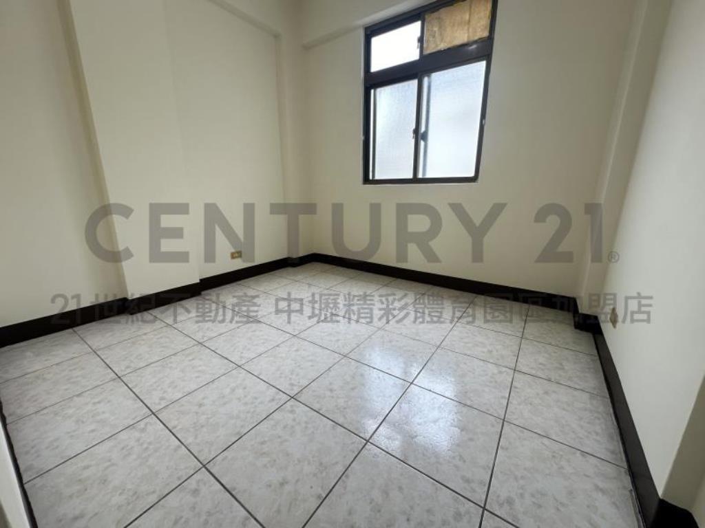 [精彩]龍潭科學園區梅花莊邊間別墅