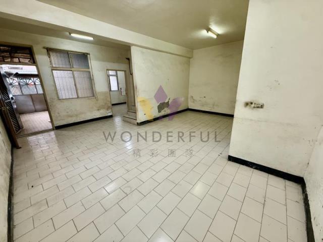 [精彩]龍岡忠貞市場邊間面寬庭院透天