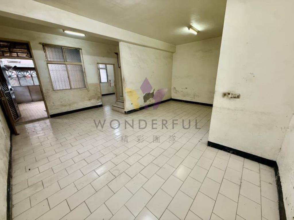 [精彩]龍岡忠貞市場邊間面寬庭院透天