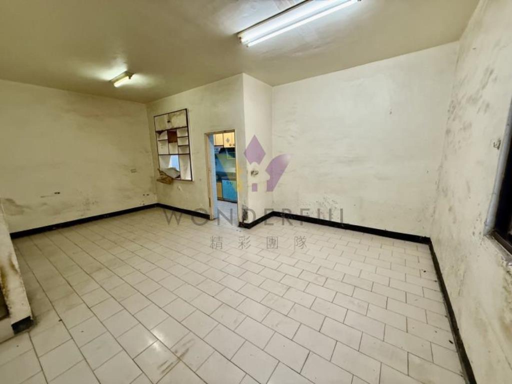 [精彩]龍岡忠貞市場邊間面寬庭院透天