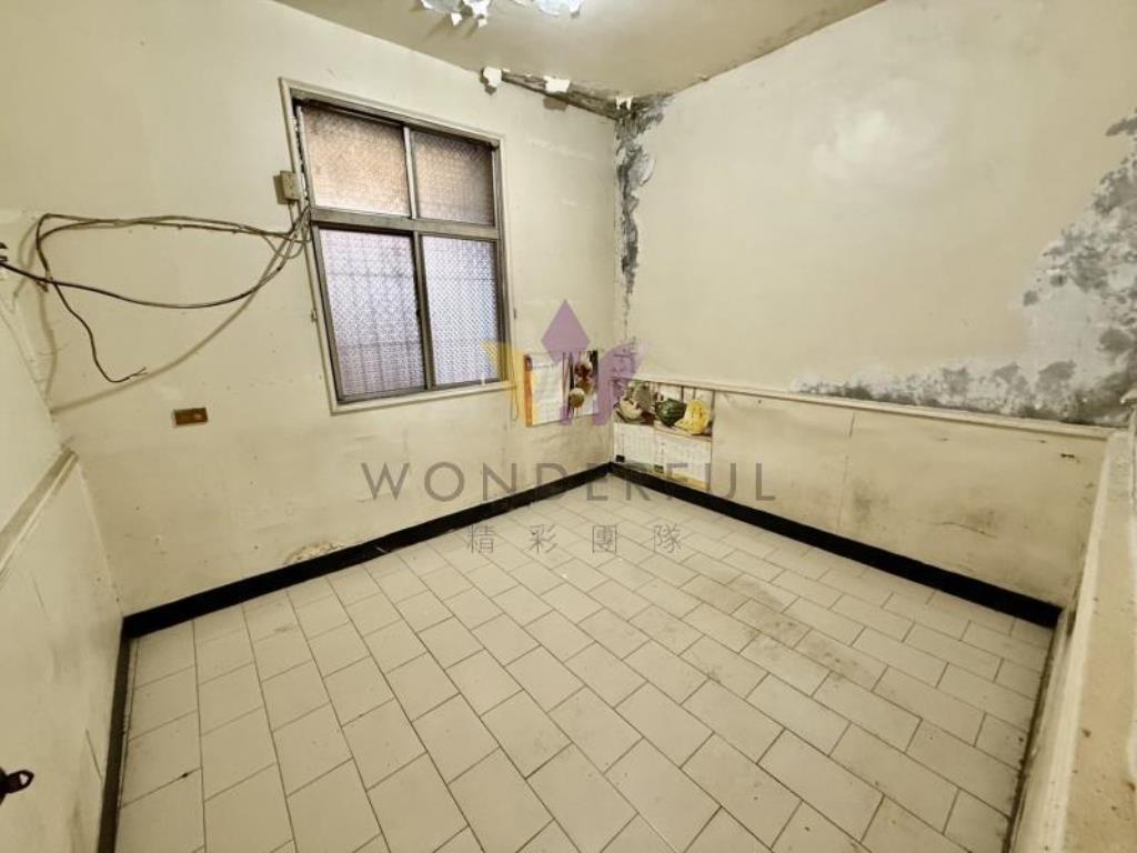 [精彩]龍岡忠貞市場邊間面寬庭院透天