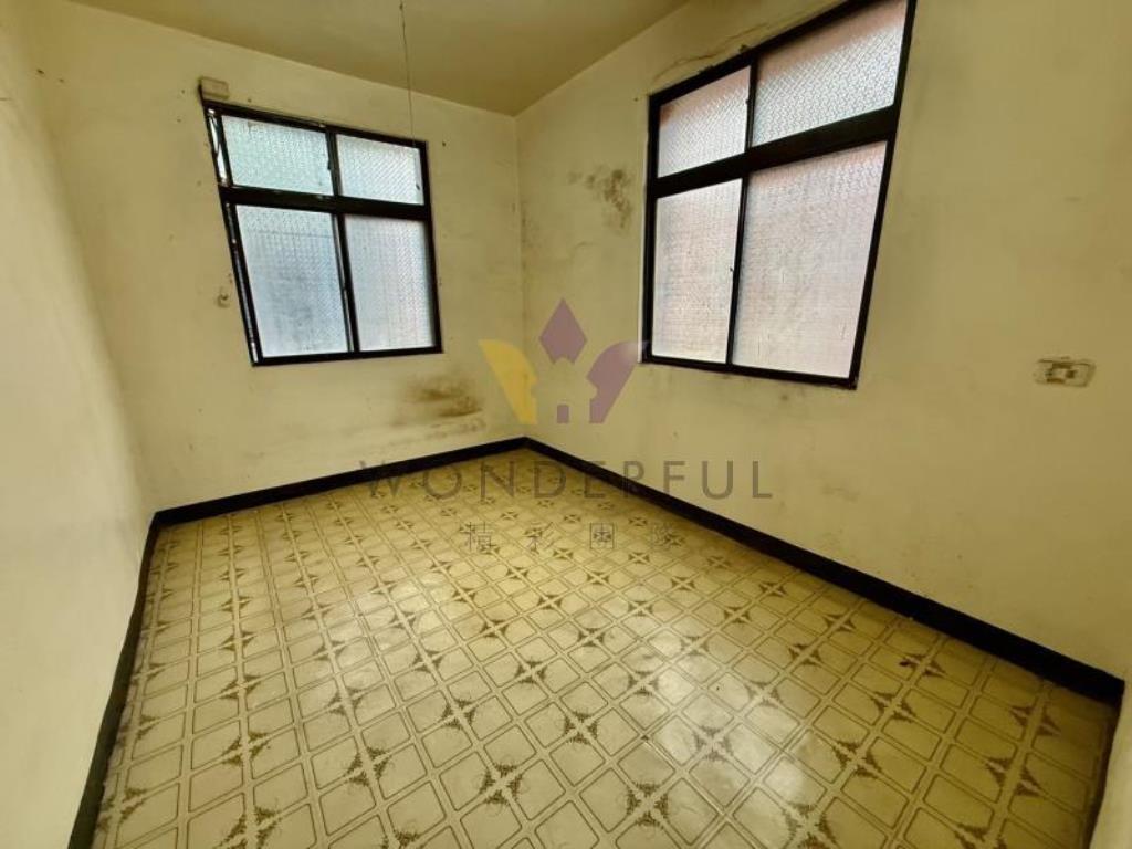 [精彩]龍岡忠貞市場邊間面寬庭院透天