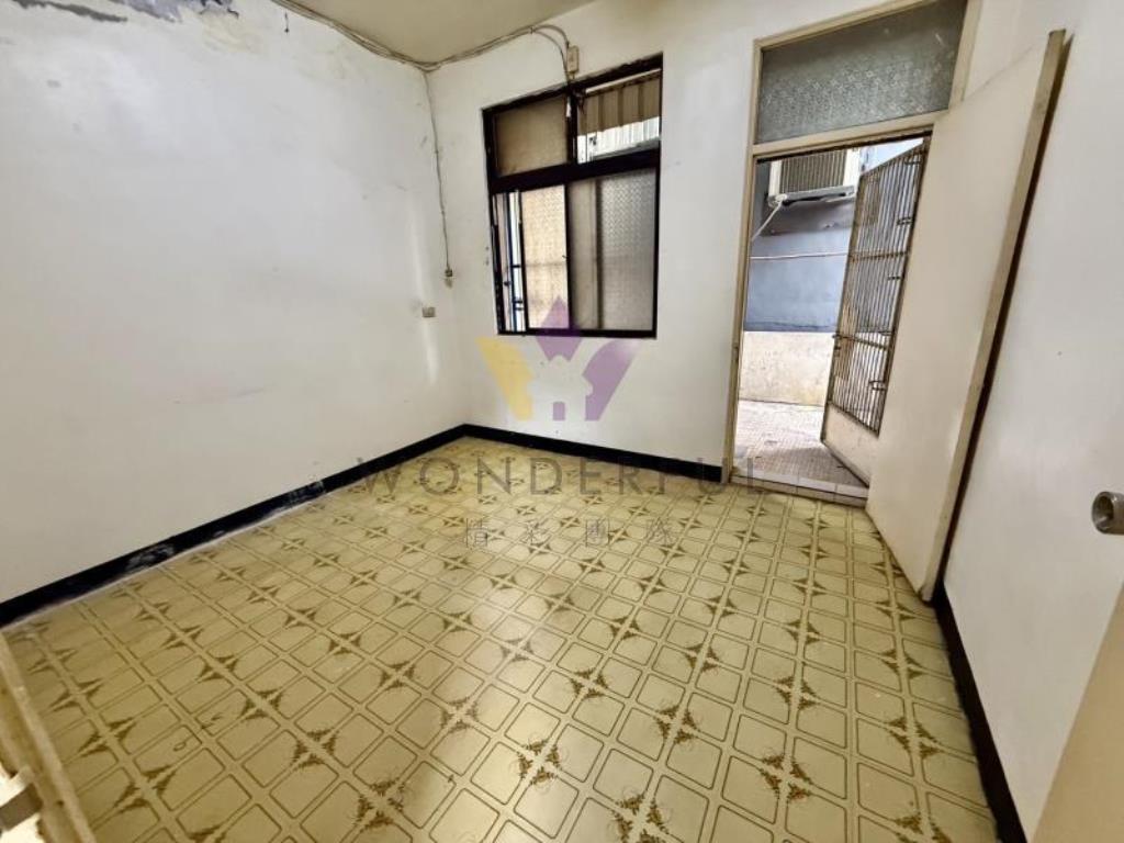 [精彩]龍岡忠貞市場邊間面寬庭院透天