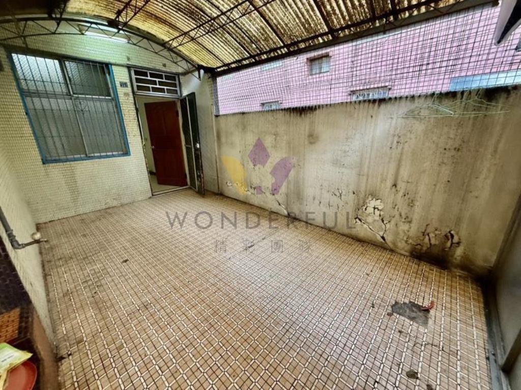 [精彩]龍岡忠貞市場邊間面寬庭院透天