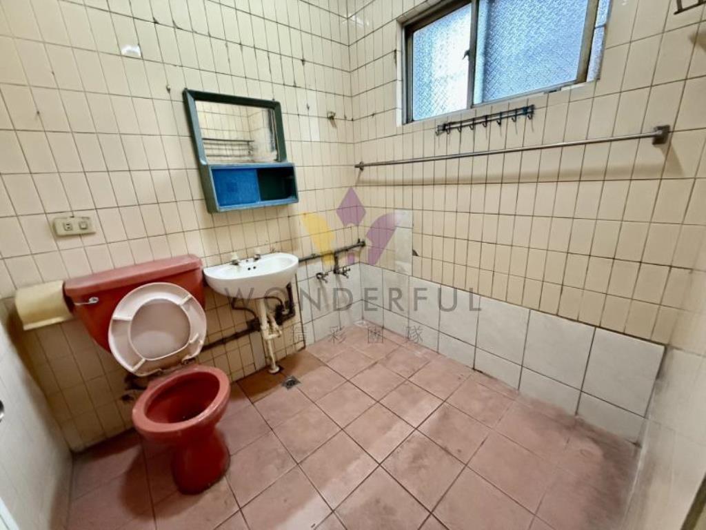 [精彩]龍岡忠貞市場邊間面寬庭院透天