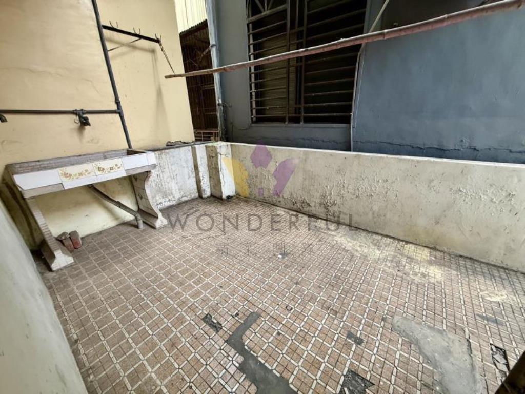 [精彩]龍岡忠貞市場邊間面寬庭院透天