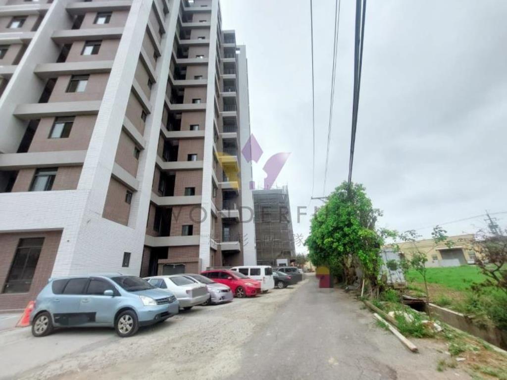 近青埔邊間次頂樓景觀3房1樓平面汽車位