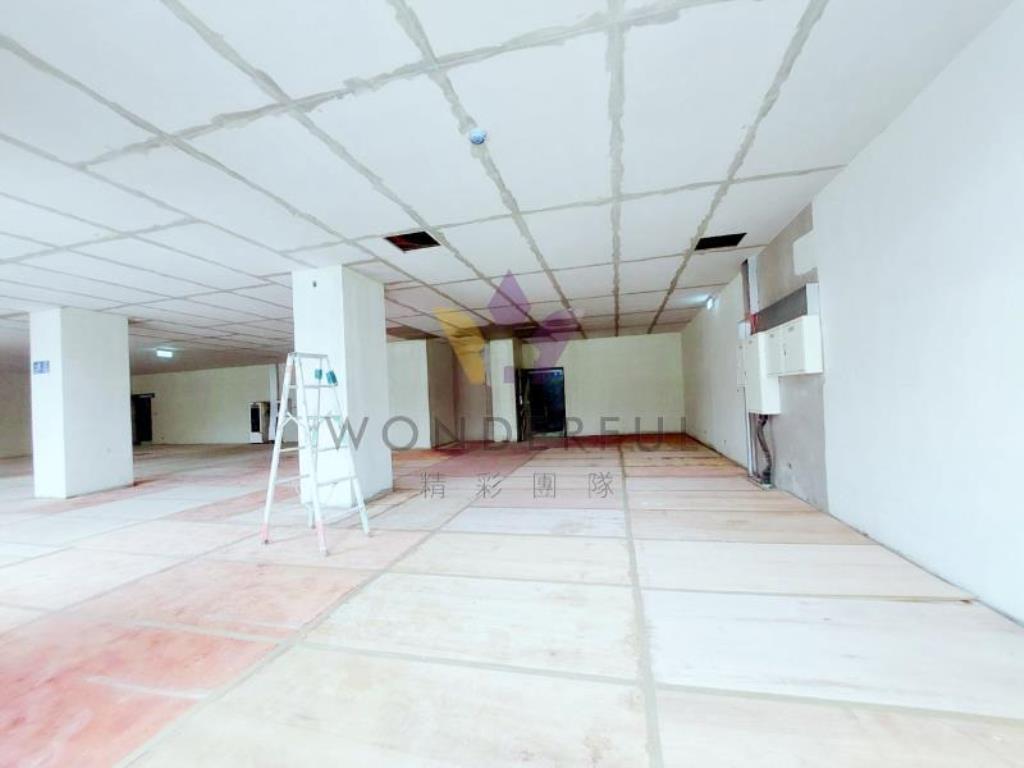 近青埔邊間次頂樓景觀3房1樓平面汽車位