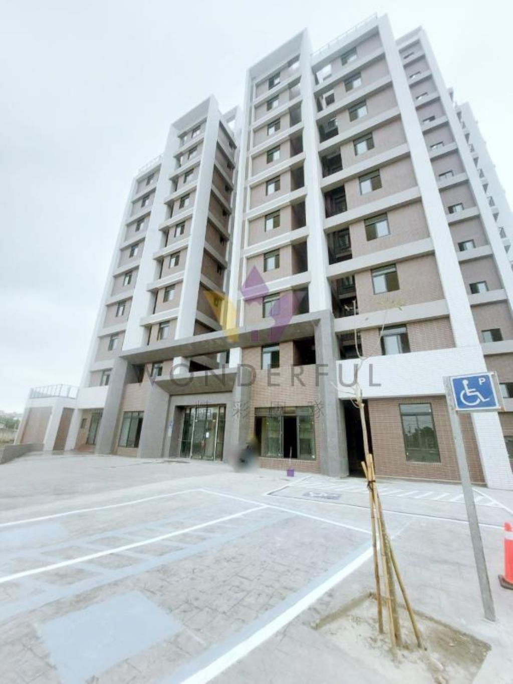 近青埔邊間次頂樓景觀3房1樓平面汽車位