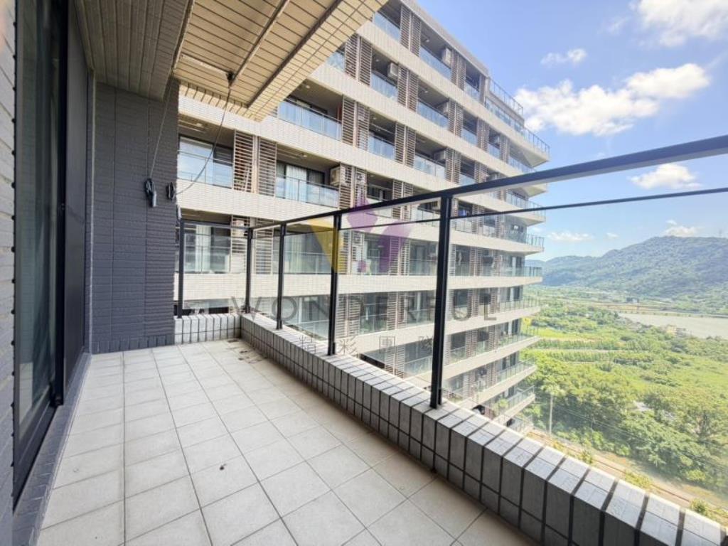 [精彩]石門雲品湖景大套房+車位