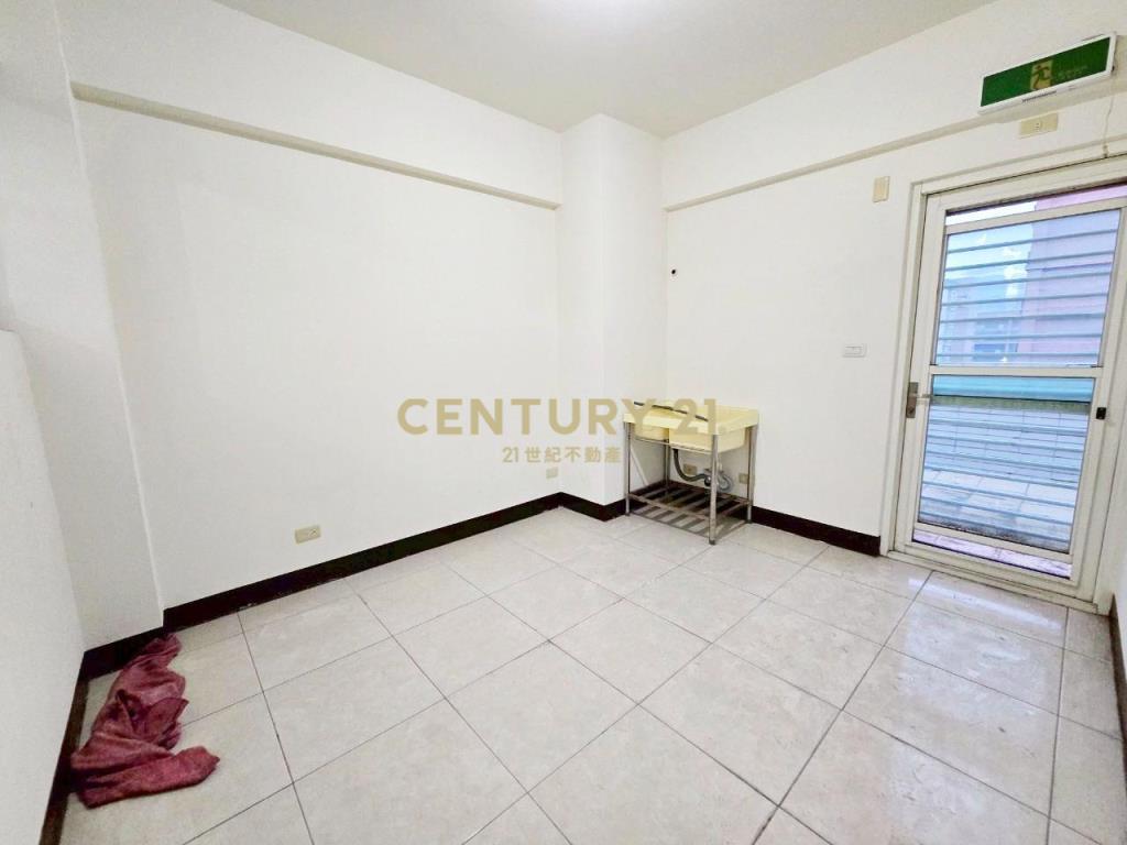 雙橡園三角窗透店