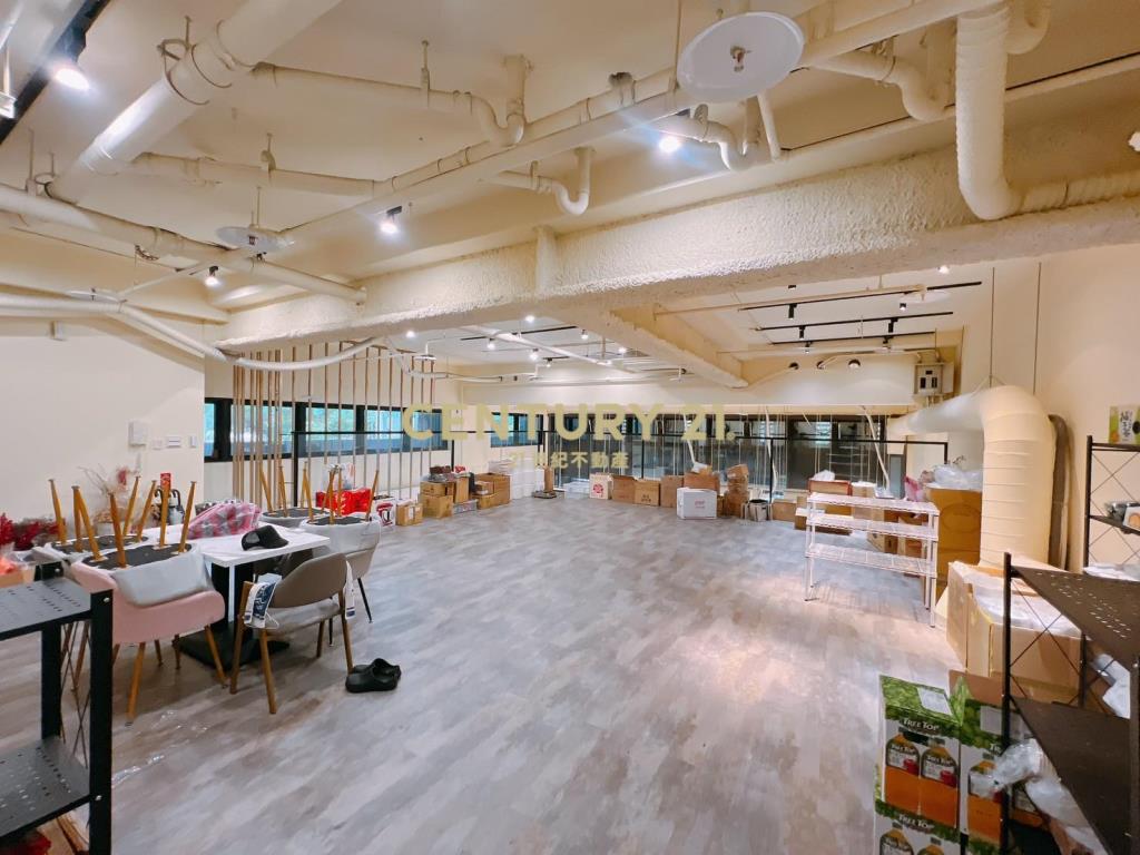 兆之丘三角窗店面