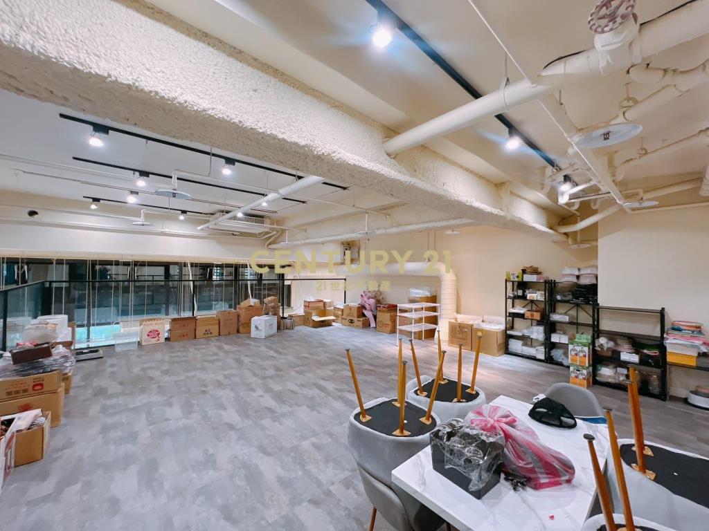 兆之丘三角窗店面