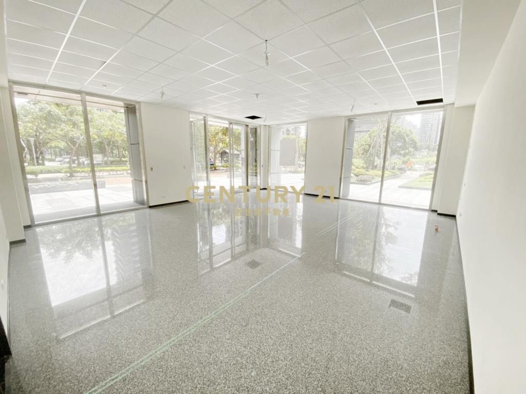 天際三角窗金店面