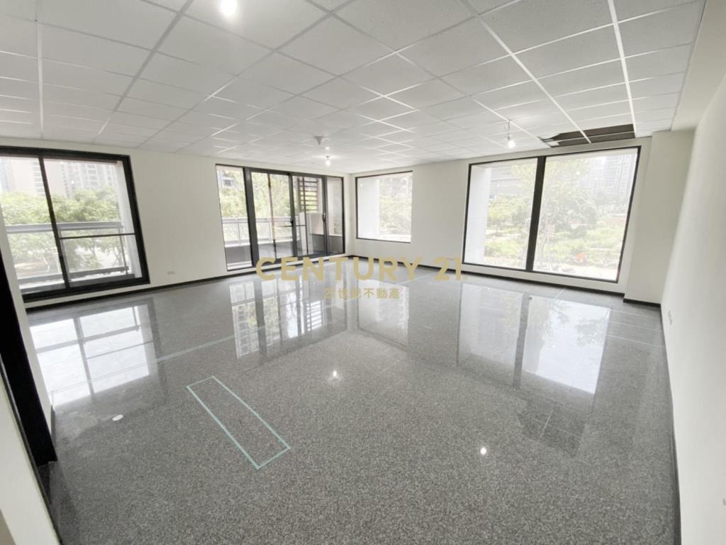 天際三角窗金店面