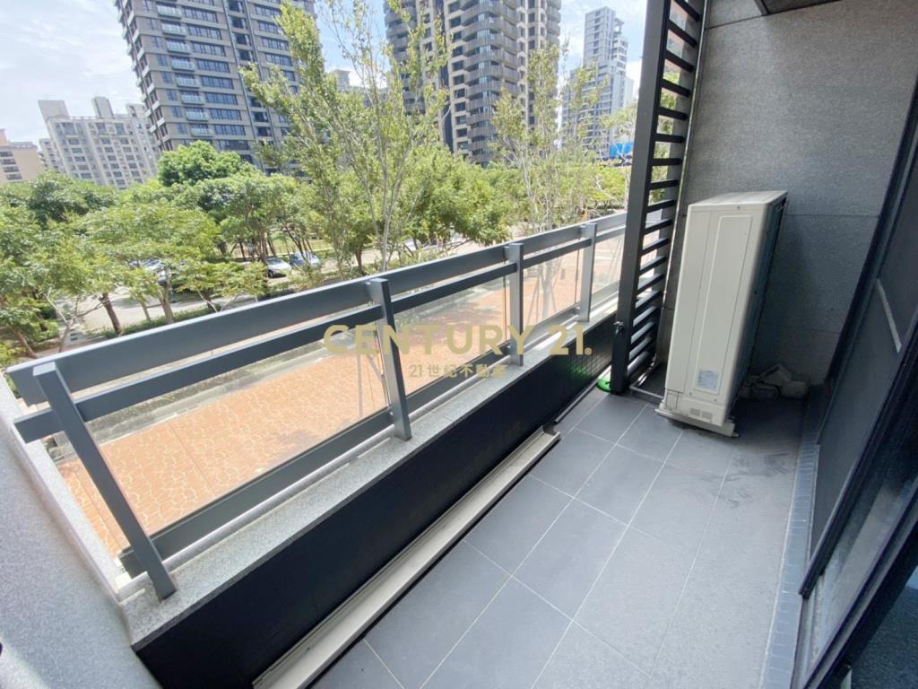 天際三角窗金店面