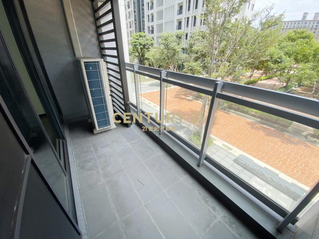 天際三角窗金店面