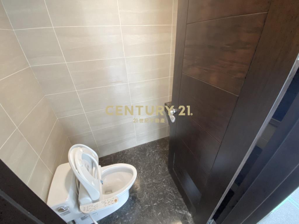 天際三角窗金店面