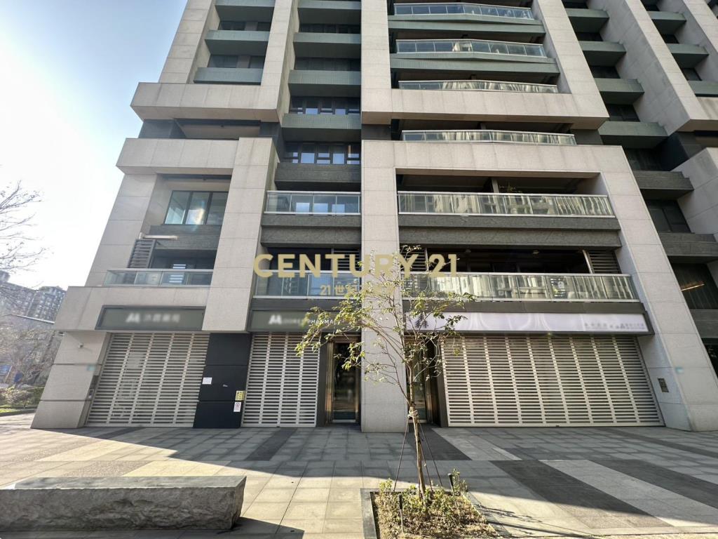 天際三角窗金店面